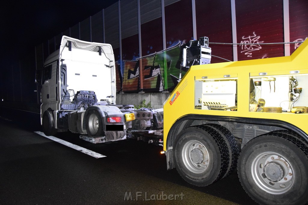 LKW Verfolgung A 3 Rich Oberhausen gestellt mit Nagelbrett Hoehe AS Koeln Dellbrueck P57.JPG - Miklos Laubert